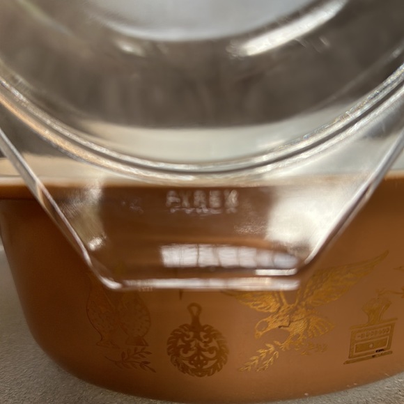 PYREX Early American 043 1.5 qt Casserole with lid - Picture 6 of 6